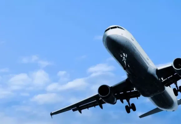 Local Airlines Lift Face Mask Mandate on Domestic Flights